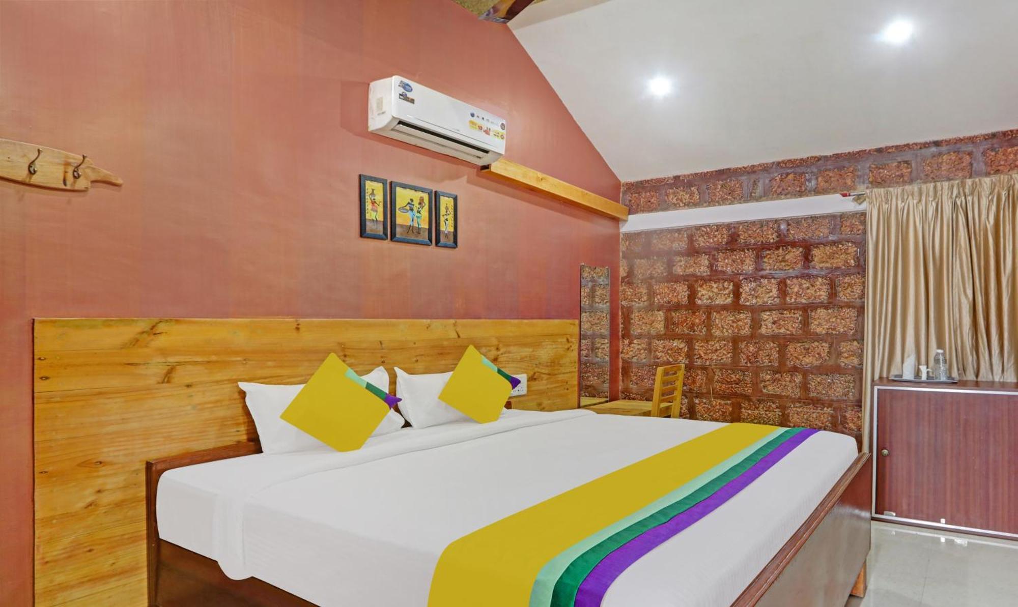 Itsy Kings L Den Hotel