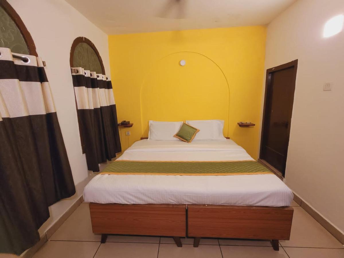 New Jaganmohana Comforts Mysore
