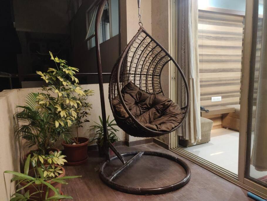 Happy Vibes Stay- 2+1bhk Flat @ Heart Of Apartment