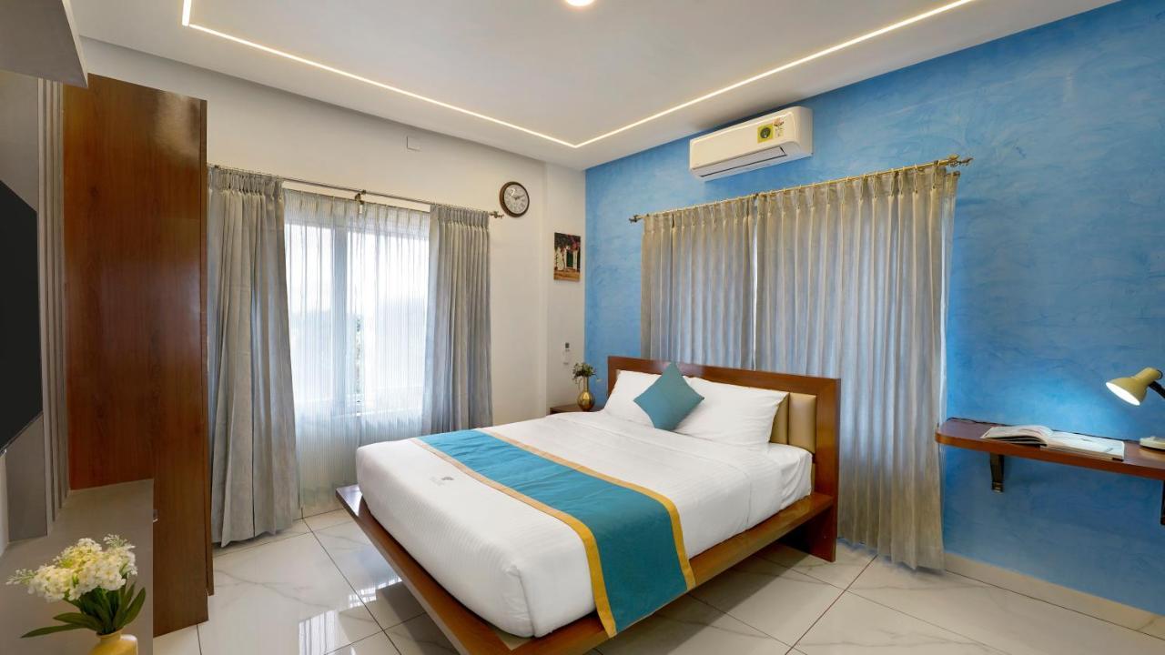 Royal Tusker Luxury Service *