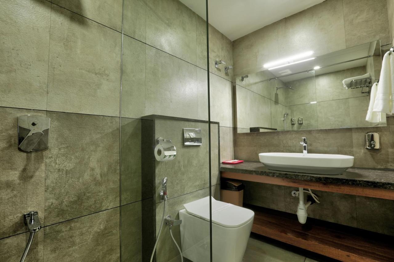 Lexus Hotel *