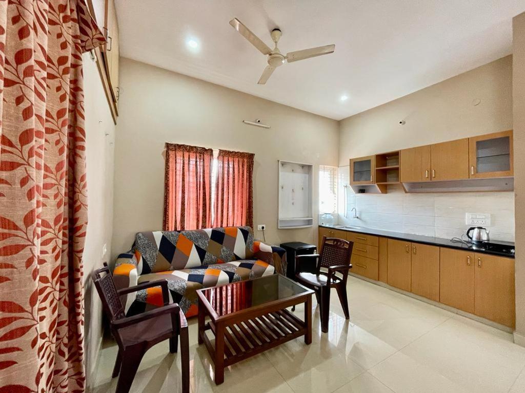 Apartment Eakansh Enclave *