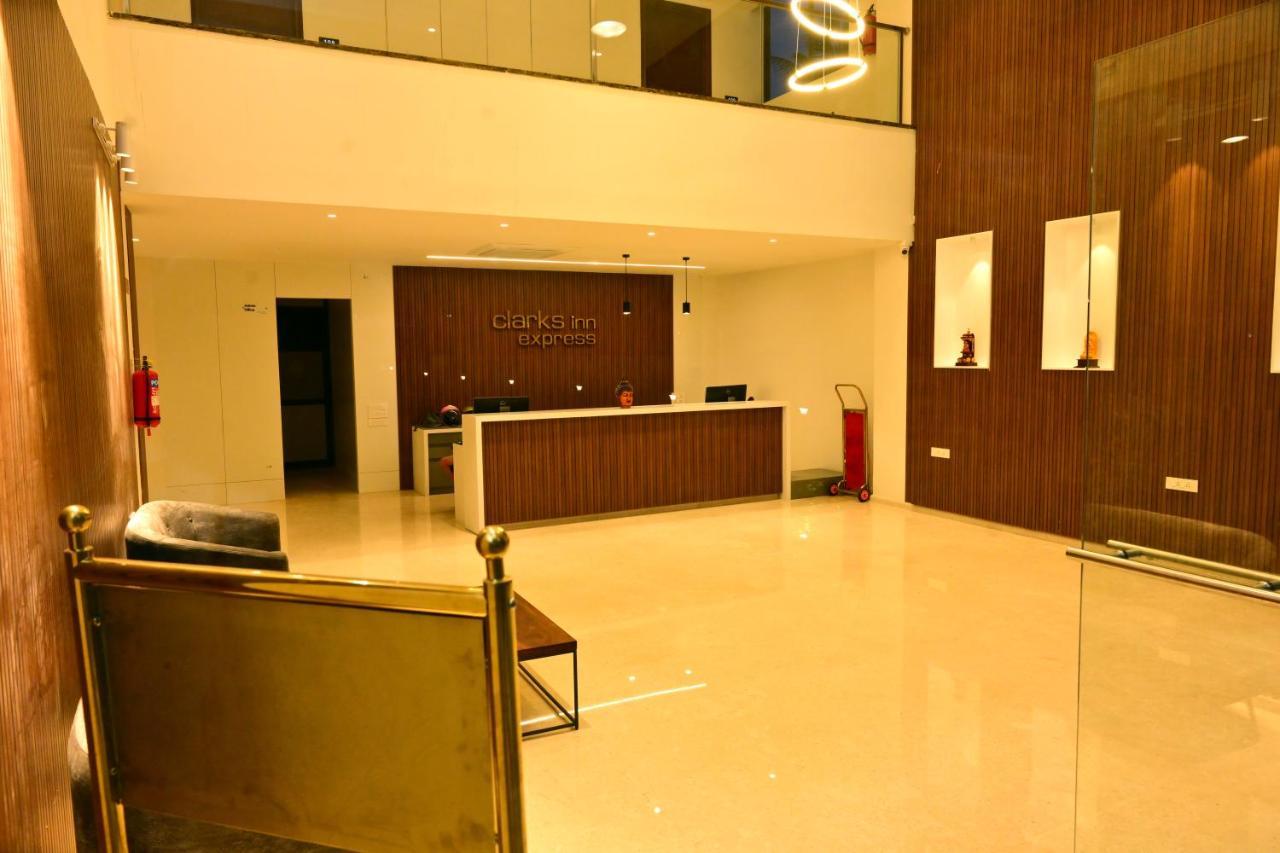 Hotel Clarks Express, Krs Road-mandya, Mysore