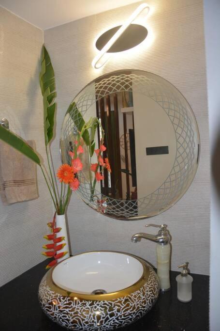 Earth - Luxurious 5 Bhk Ac At