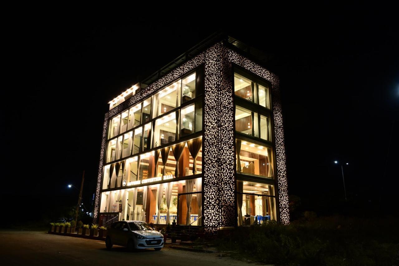 Mariah Boutique 3*
