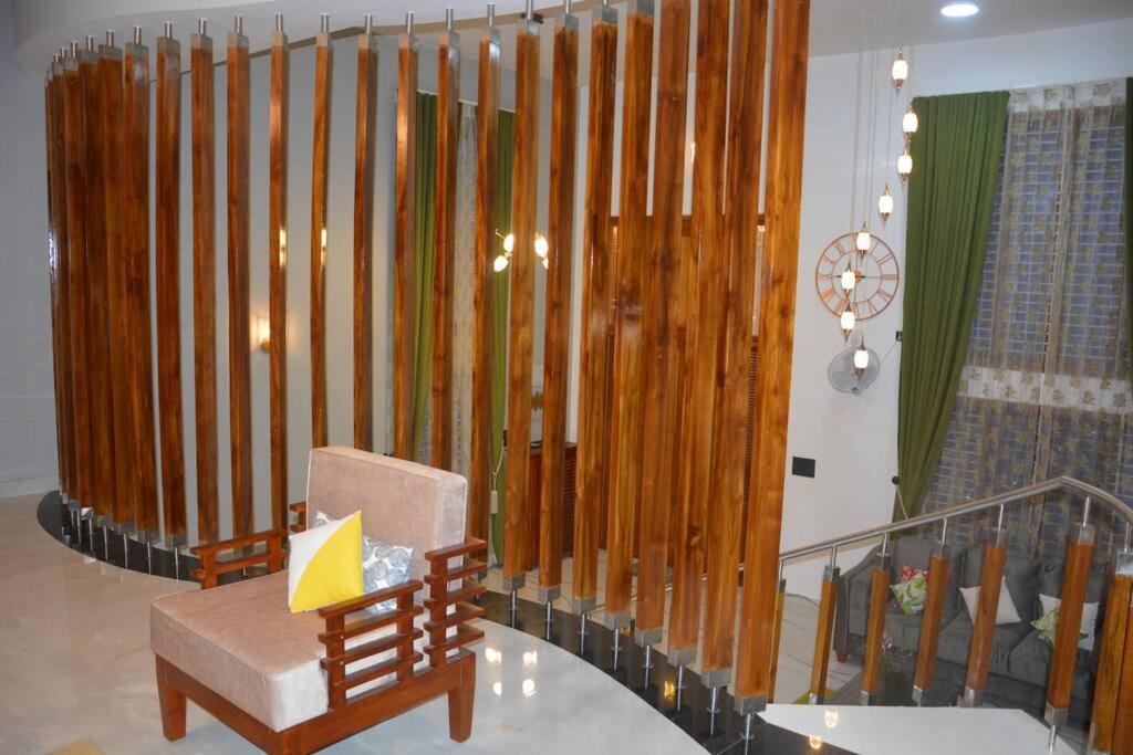 Earth - Luxurious 5 Bhk Ac At *
