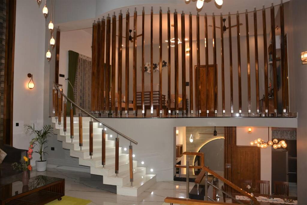 Earth - Luxurious 5 Bhk Ac At