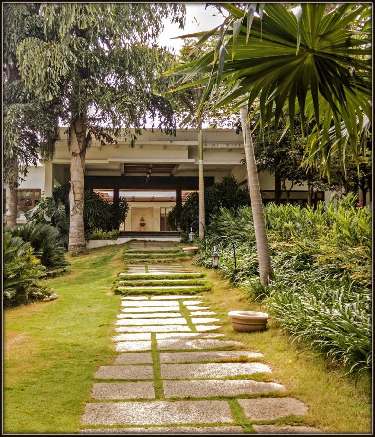 Club Mahindra Golden Landmark, *