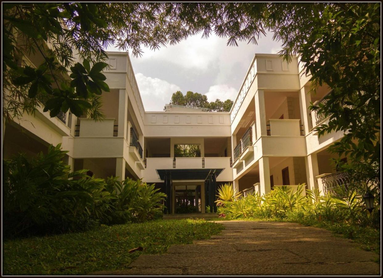 Club Mahindra Golden Landmark, *