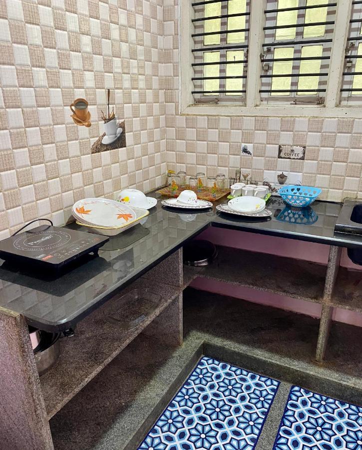 Spacious Queen Bed 6km To Palace, Free Wi-fi, Books, Toys, Smart Tv Apartment *