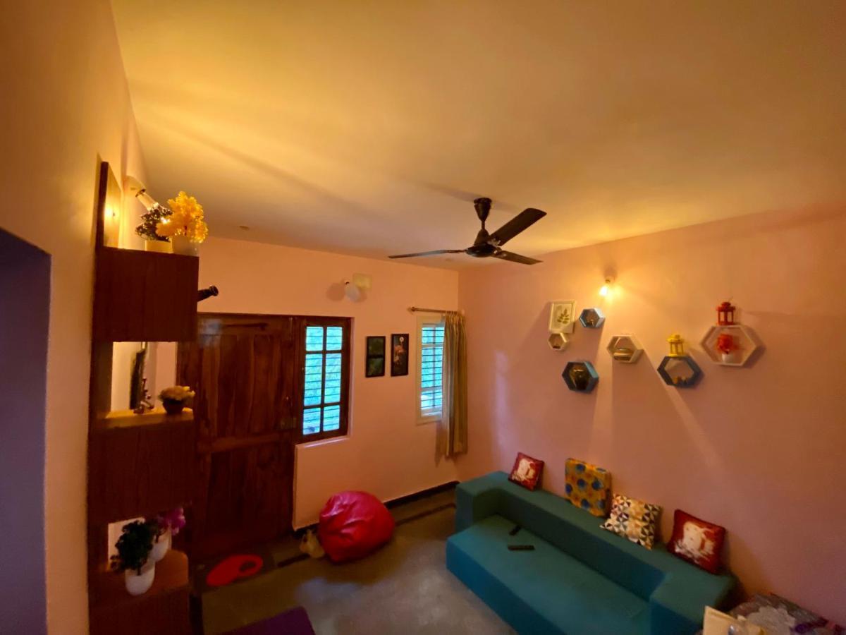 Spacious Queen Bed 6km To Palace, Free Wi-fi, Books, Toys, Smart Tv