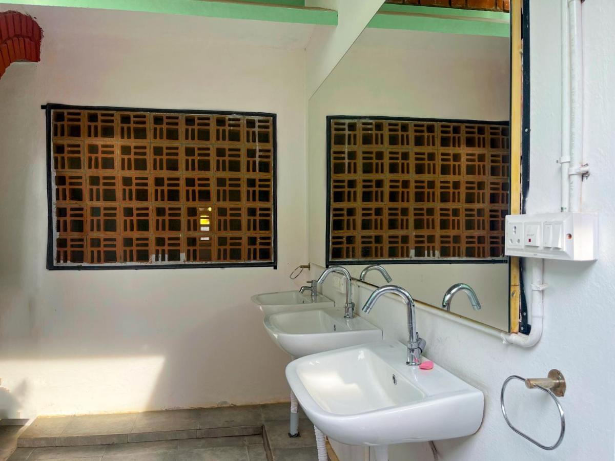 Hostel Rahees Bi Roambay - Backpacker