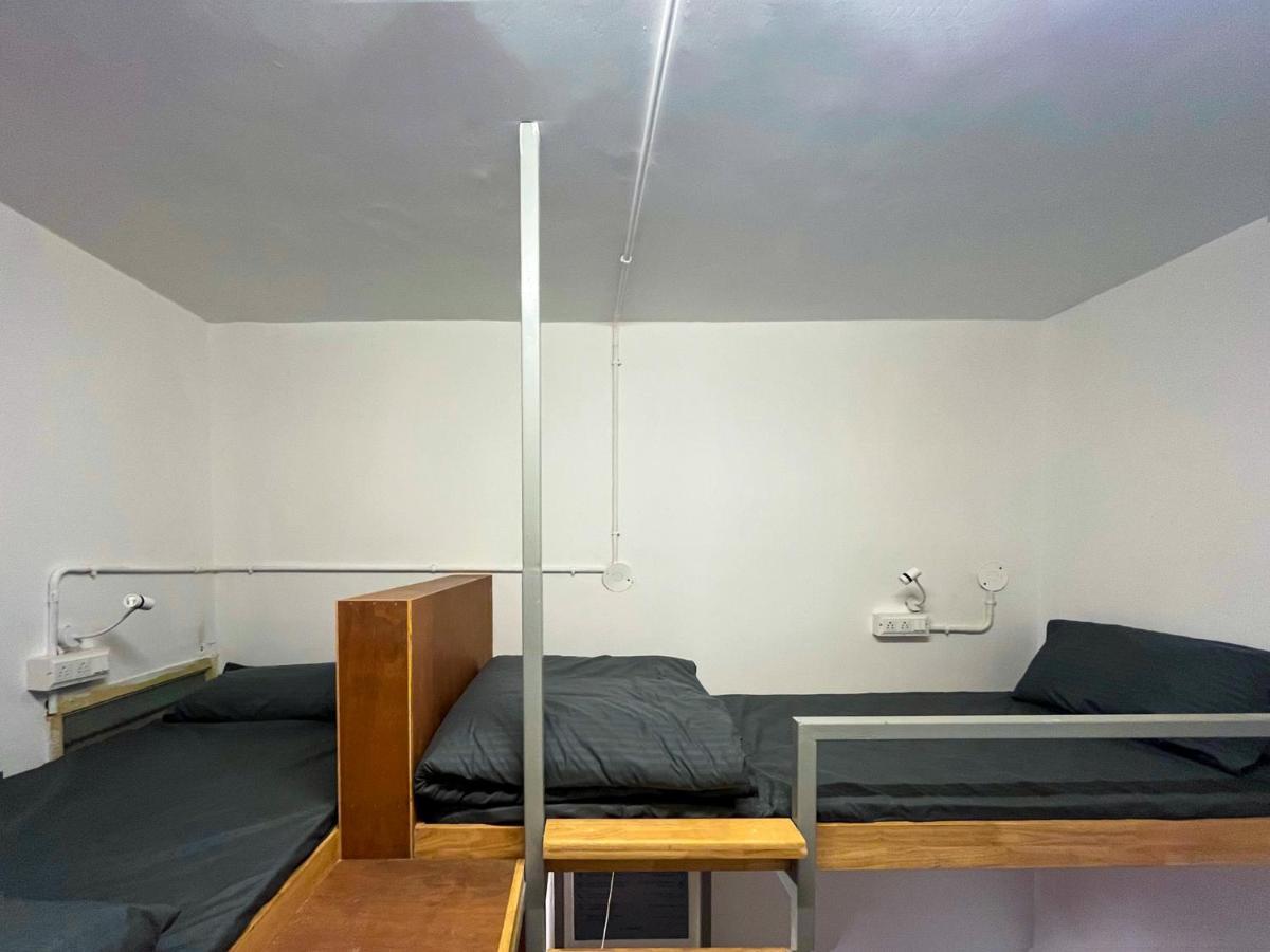 Rahees Bi Roambay - Backpacker Hostel