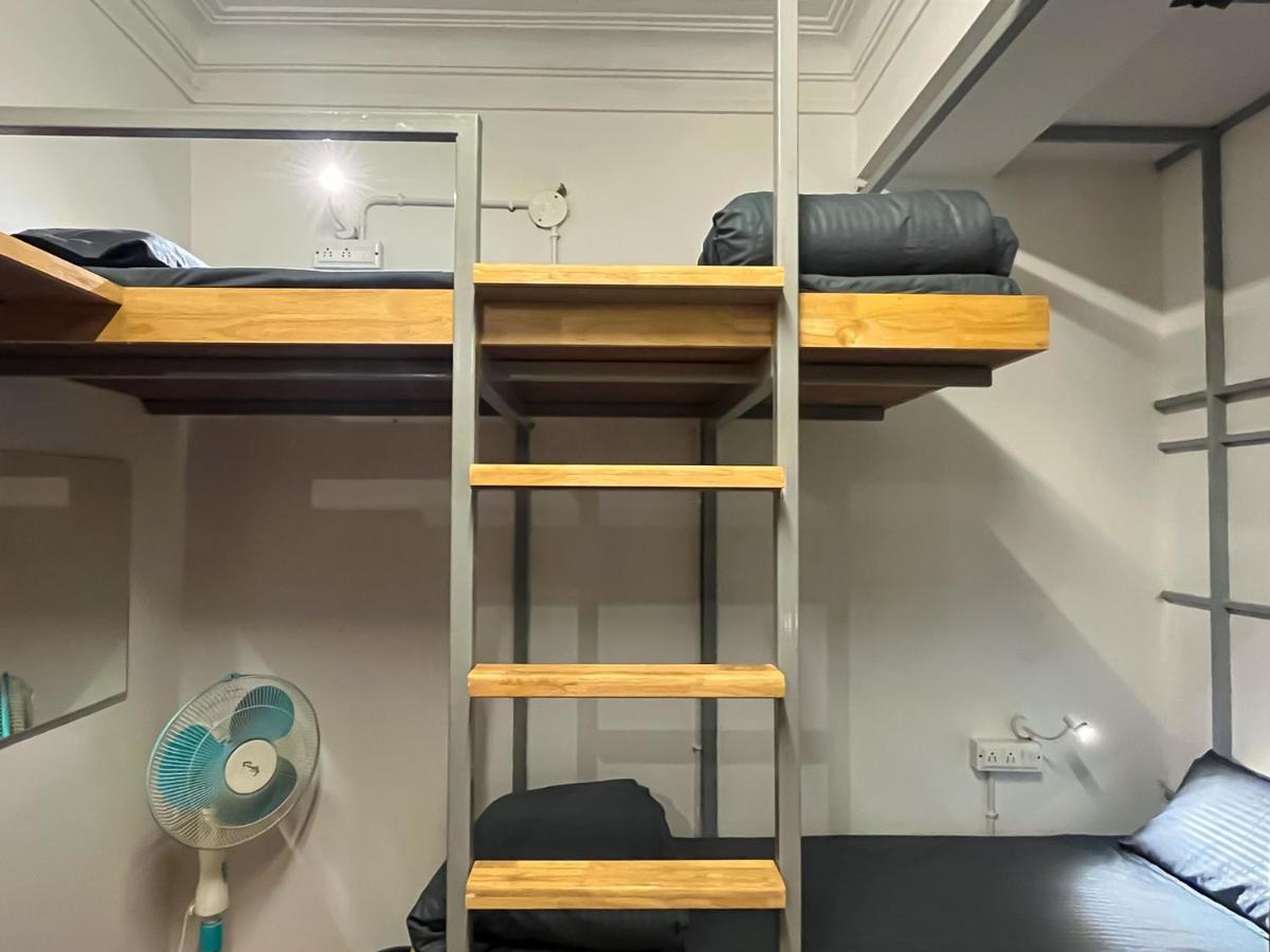 Rahees Bi Roambay - Backpacker Hostel *