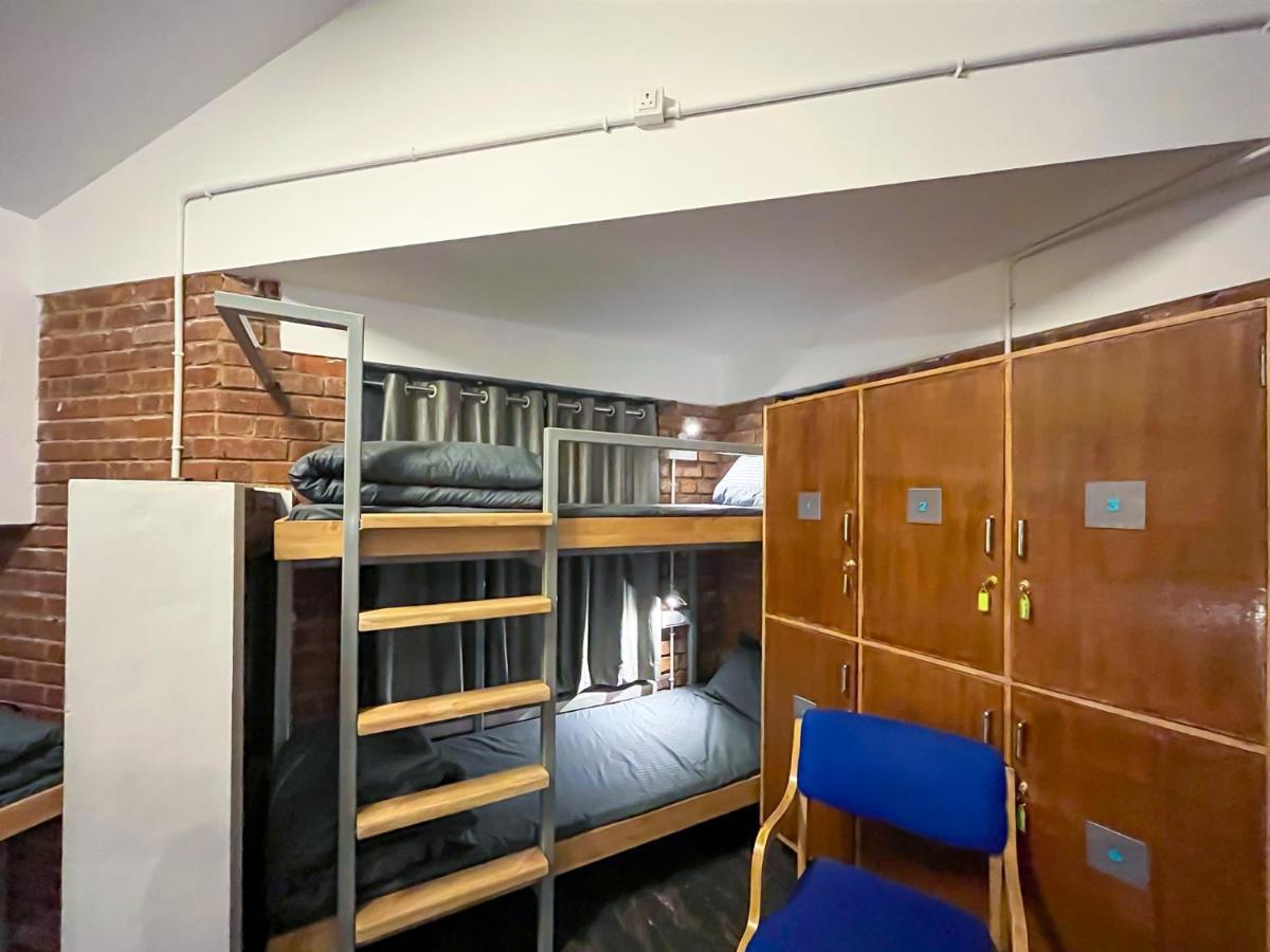 Hostel Rahees Bi Roambay - Backpacker