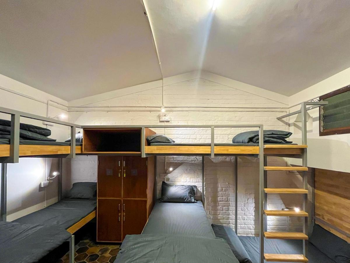 Rahees Bi Roambay - Backpacker Hostel *