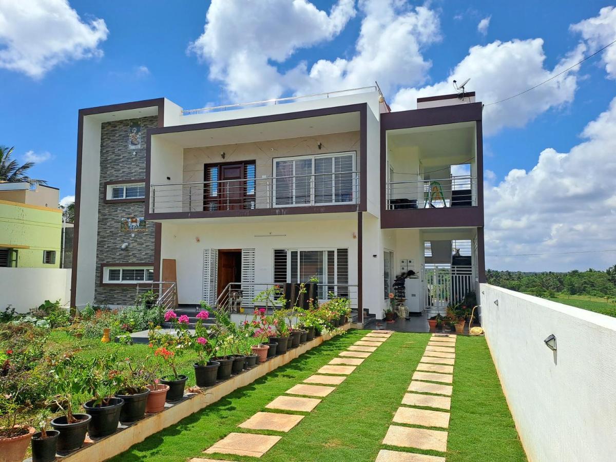 Kolluri Nivasa Luxury Ac Ff Garden