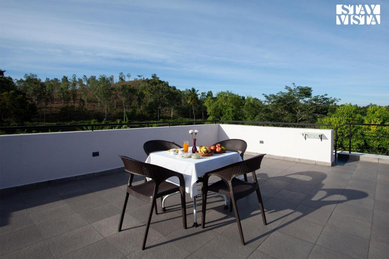 Stayvista At Ava - The With Breakfast & Miniature Golf Villa *