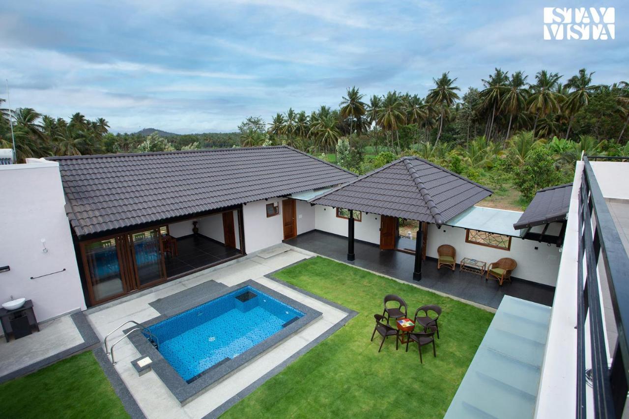 Stayvista At Ava - The With Breakfast & Miniature Golf Villa *