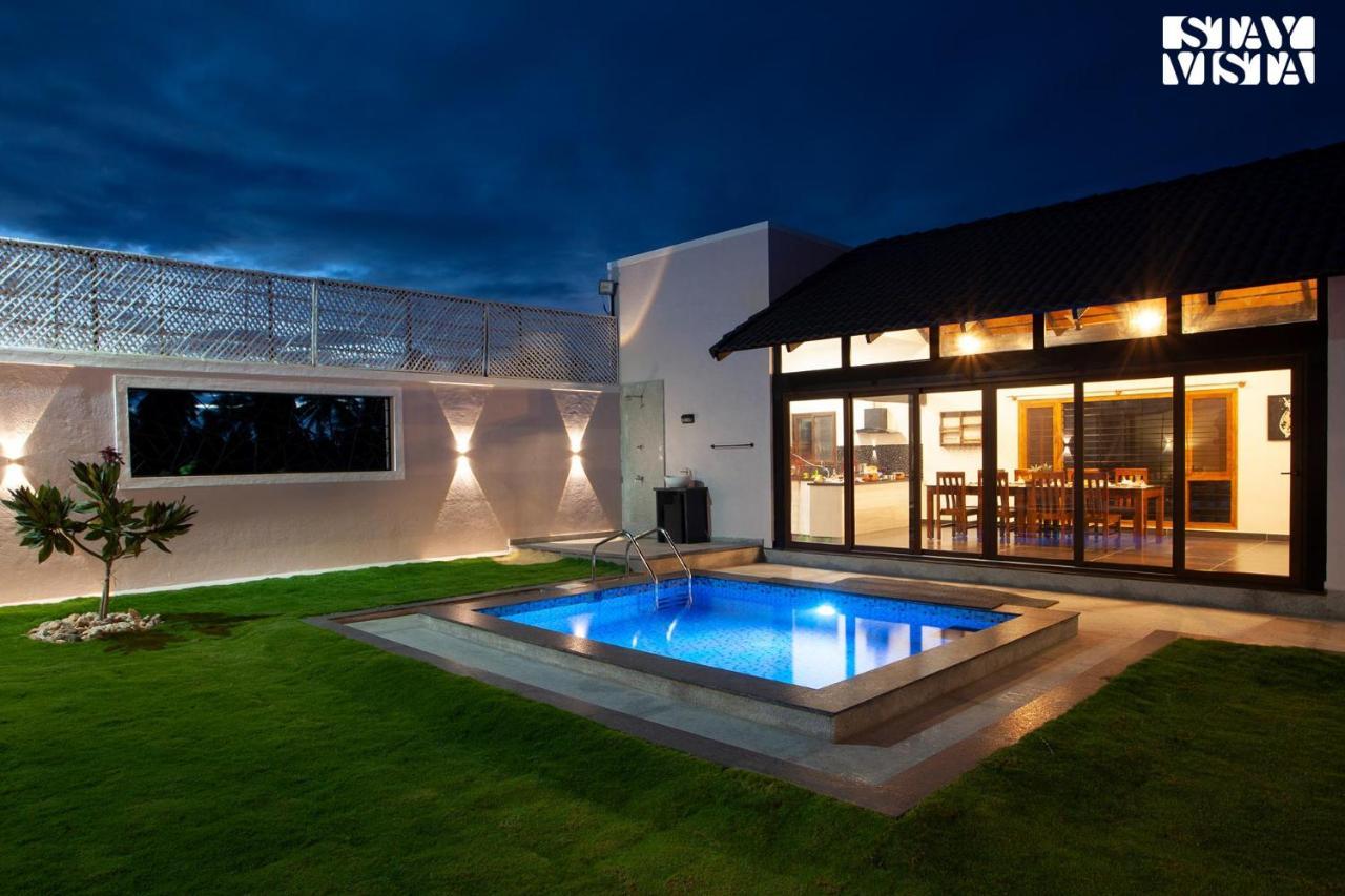 Stayvista At Ava - The With Breakfast & Miniature Golf Villa