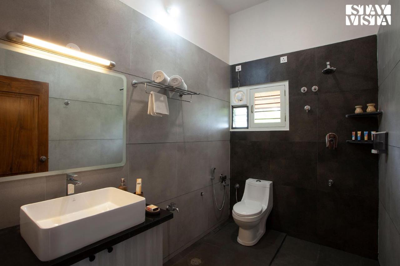 Stayvista At Ava - The With Breakfast & Miniature Golf Villa *