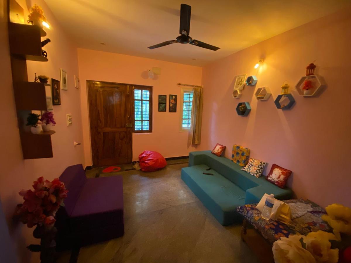 Lovely Private Queen Bed In Shared 2 Bhk Apartment