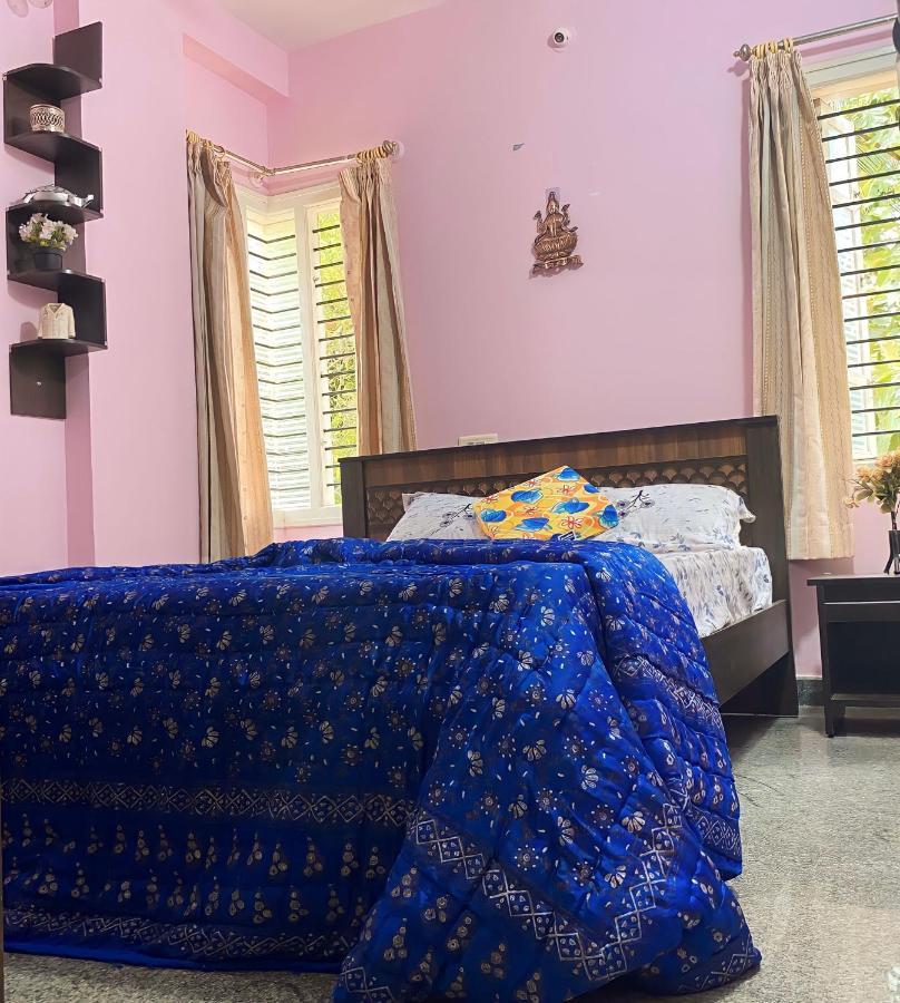 Lovely Private Queen Bed In Shared 2 Bhk Apartment *