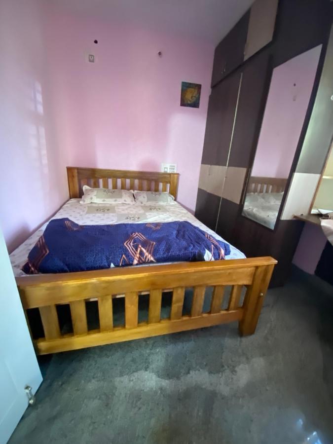 Lovely Private Queen Bed In Shared 2 Bhk Apartment