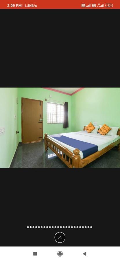 Yeshwitha Residency Hotel *