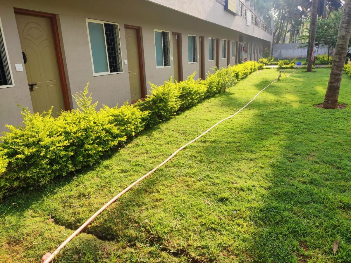 Hotel Yeshwitha Residency *