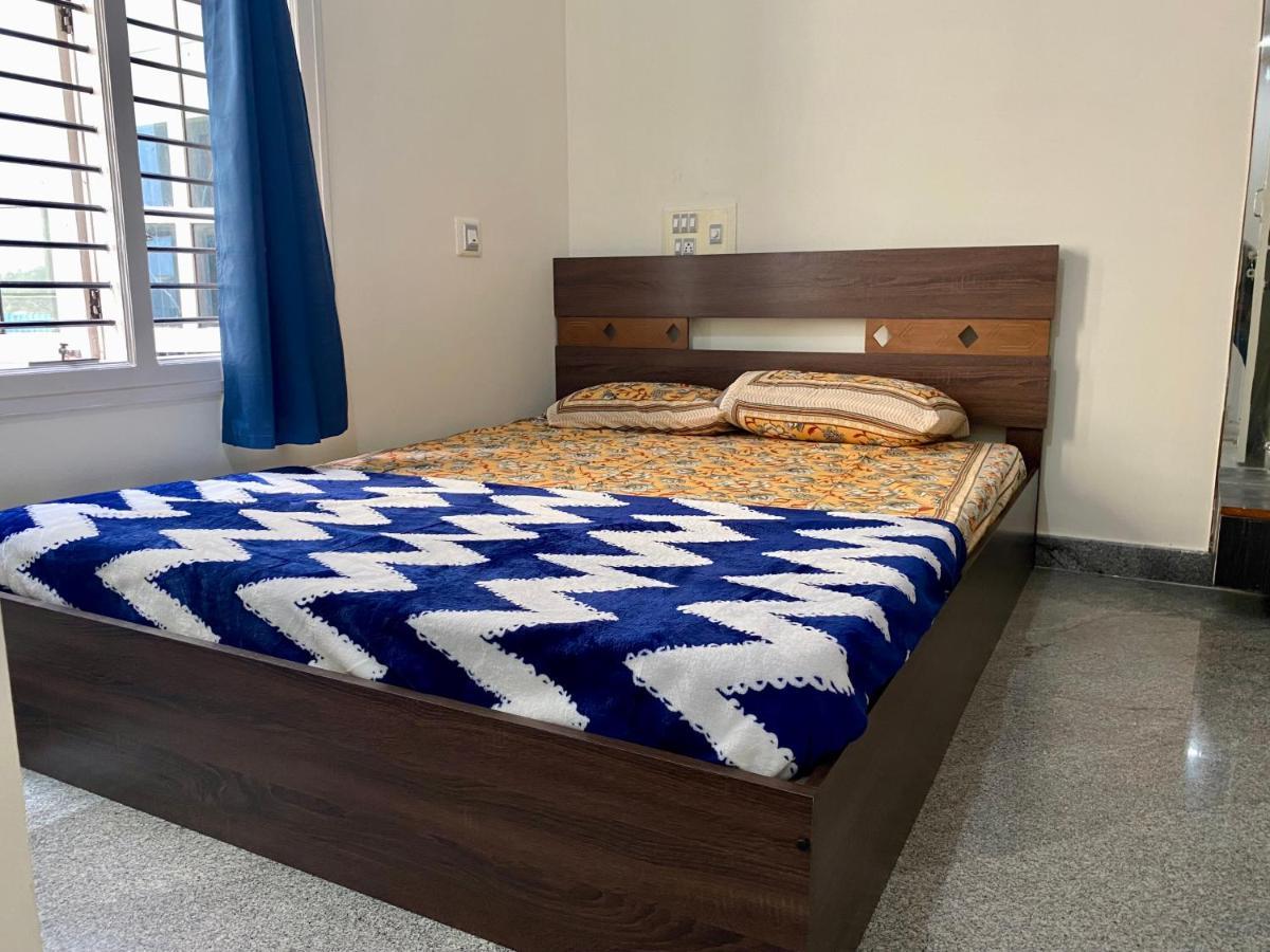 Spacious 2bhk For Upto 12 Guests , For Families & Groups Apartment *