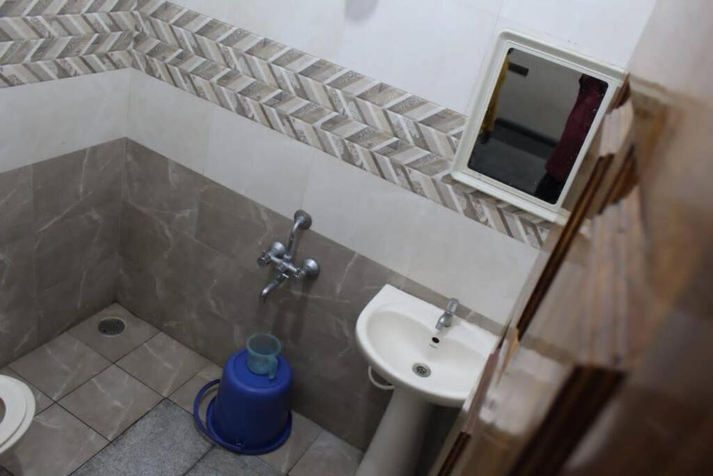Near Zoo 2bhk Call- 8o882-37972