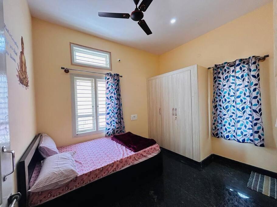 Holiday home New 2bhk Furnished Flat 2km From Gokulam