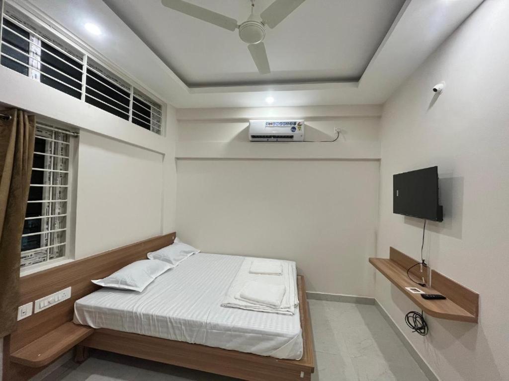 Seema Palace 1 Km From Railwaystaion Hotel 2*