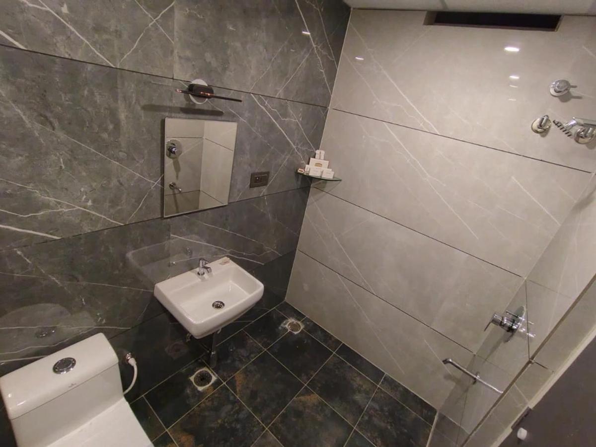 Emerald Urban Comforts Hotel 3*