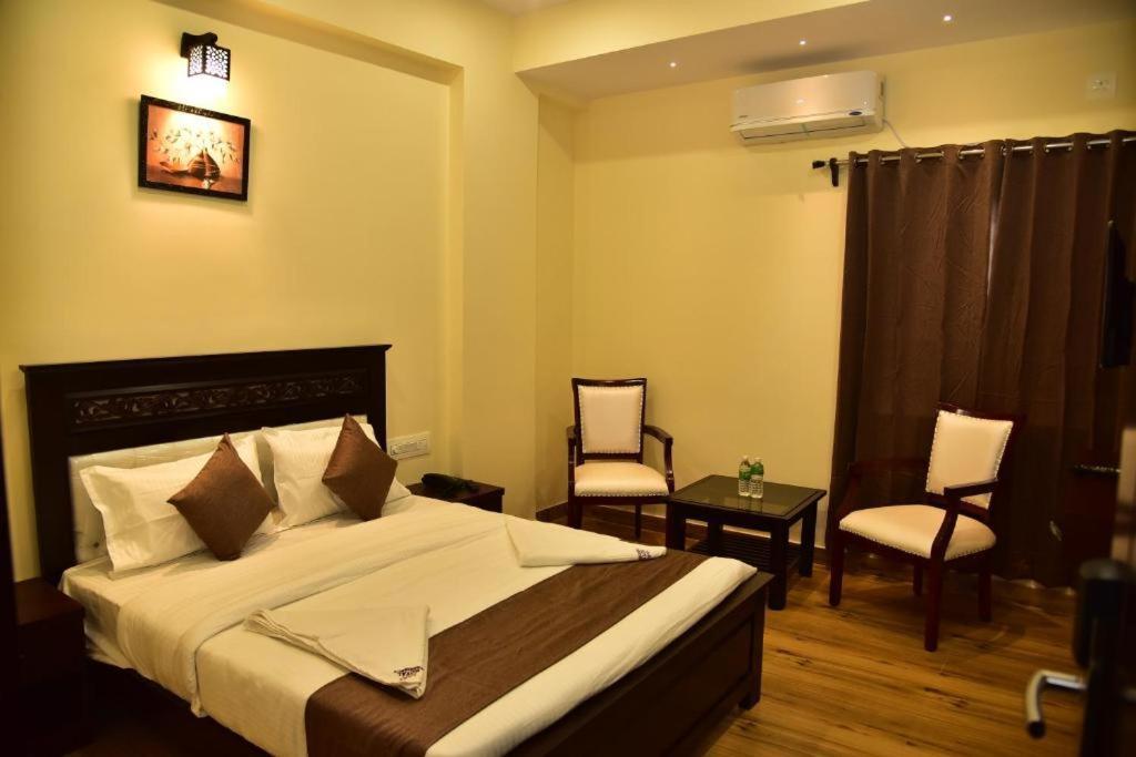 Adh Sak Royal Residency