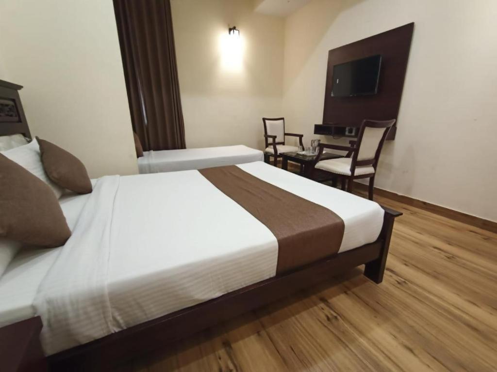 Hotel Adh Sak Royal Residency