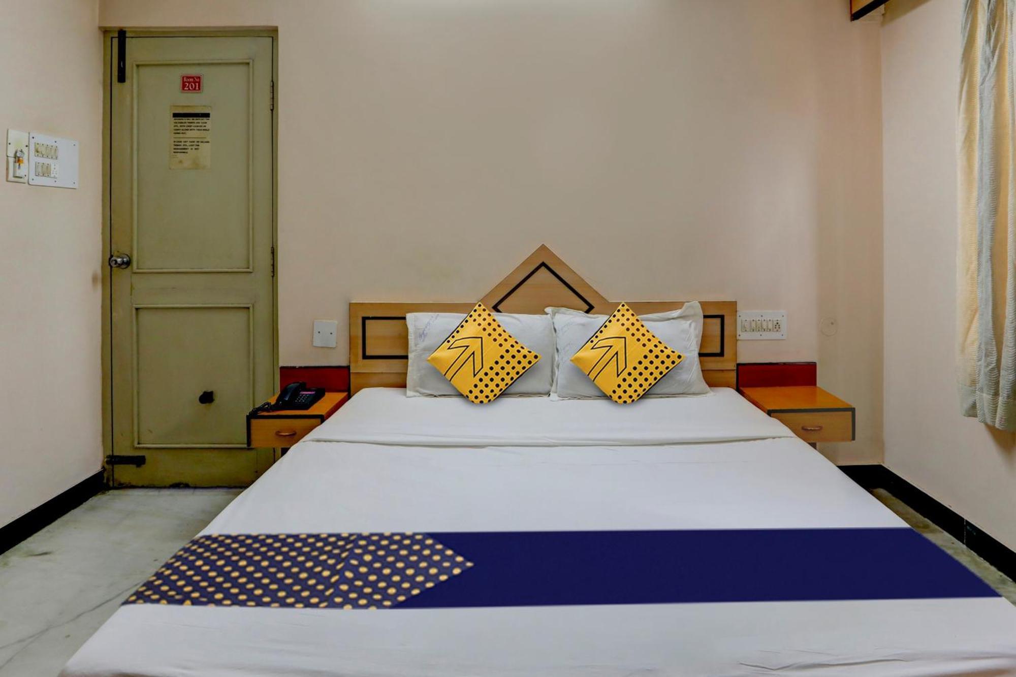 Spot On Iyengars Plaza Hotel