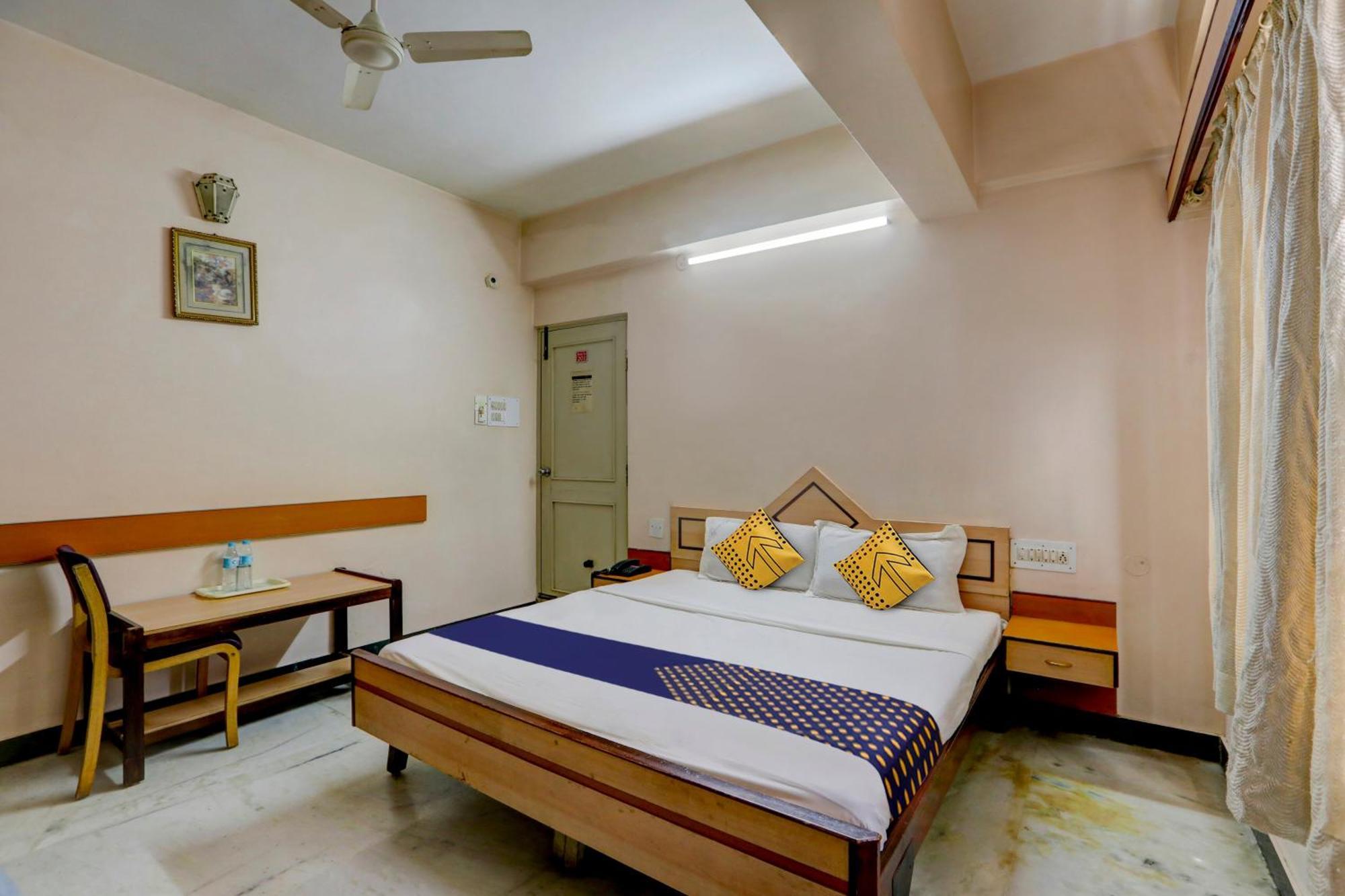 Spot On Iyengars Plaza Hotel