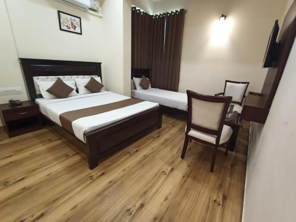 Adh Sak Royal Residency Hotel