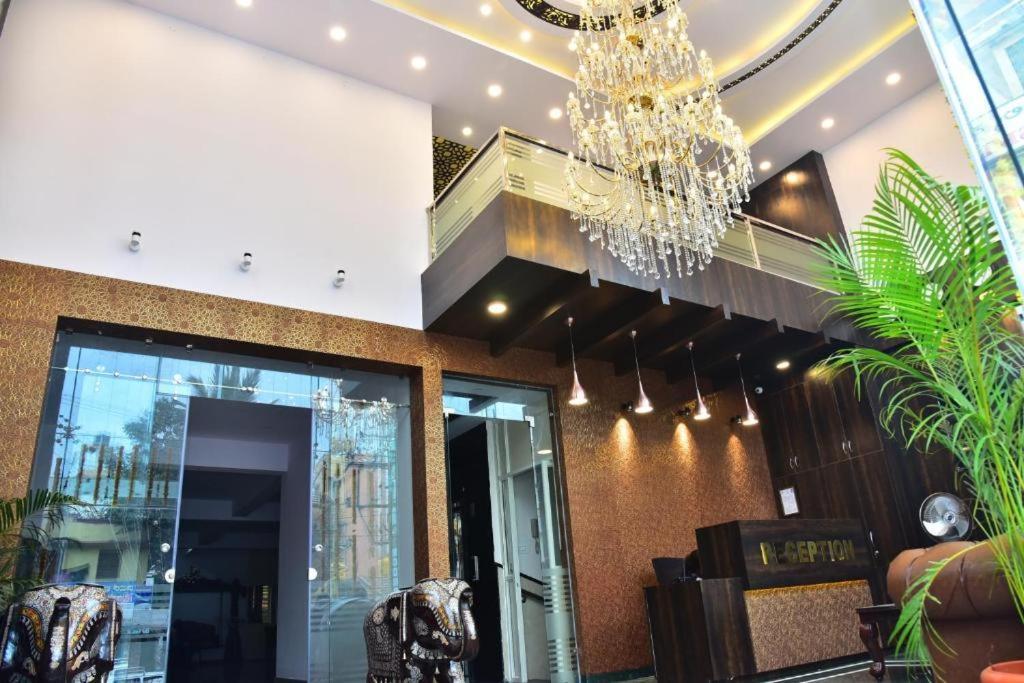 Adh Sak Royal Residency Hotel