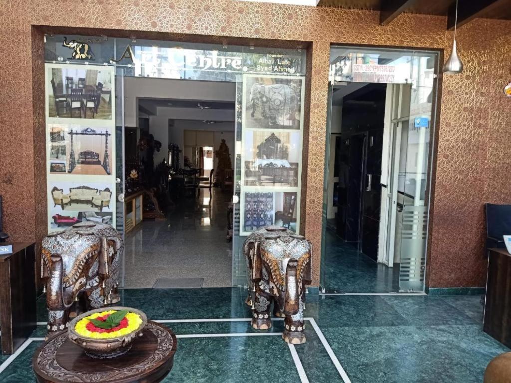 Adh Sak Royal Residency 3*