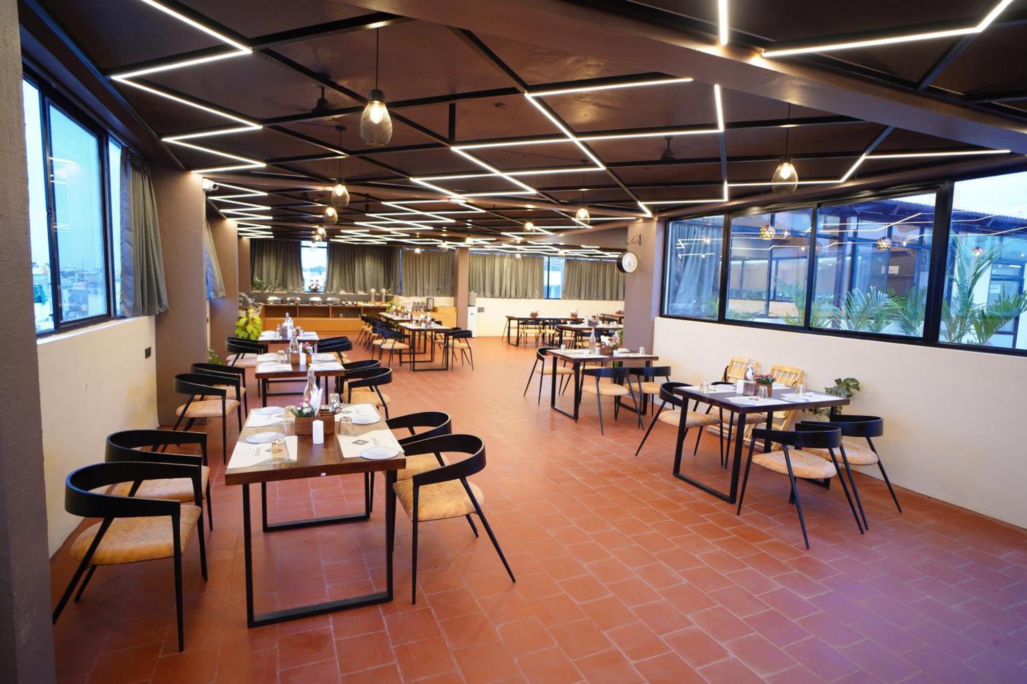 Hotel Emerald Urban Comforts