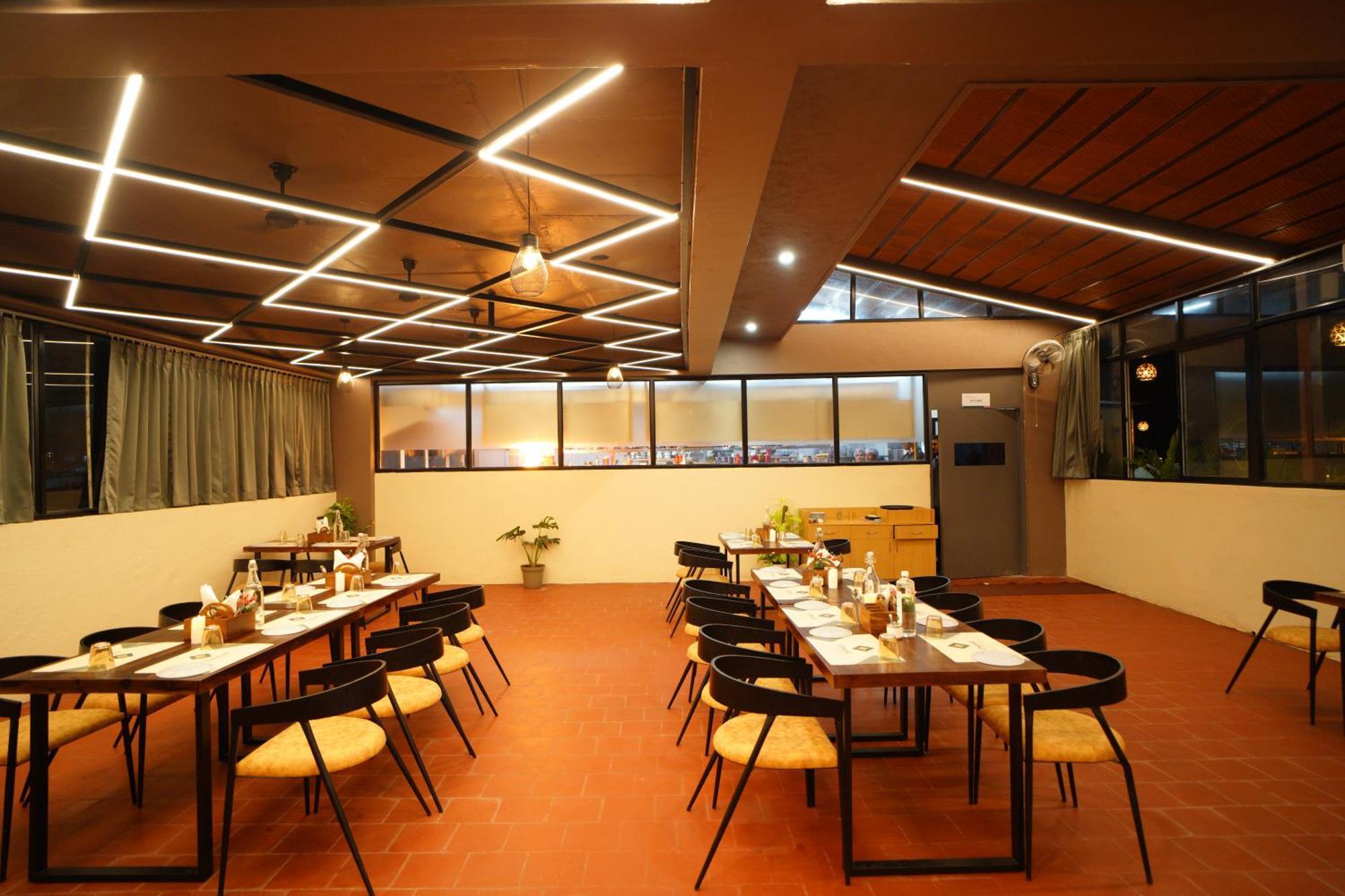 Hotel Emerald Urban Comforts
