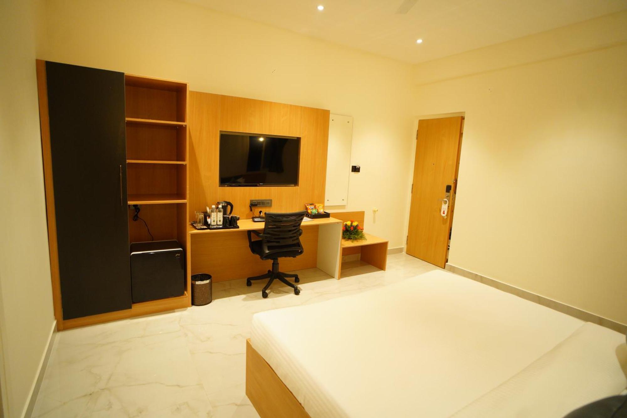 Emerald Urban Comforts Hotel