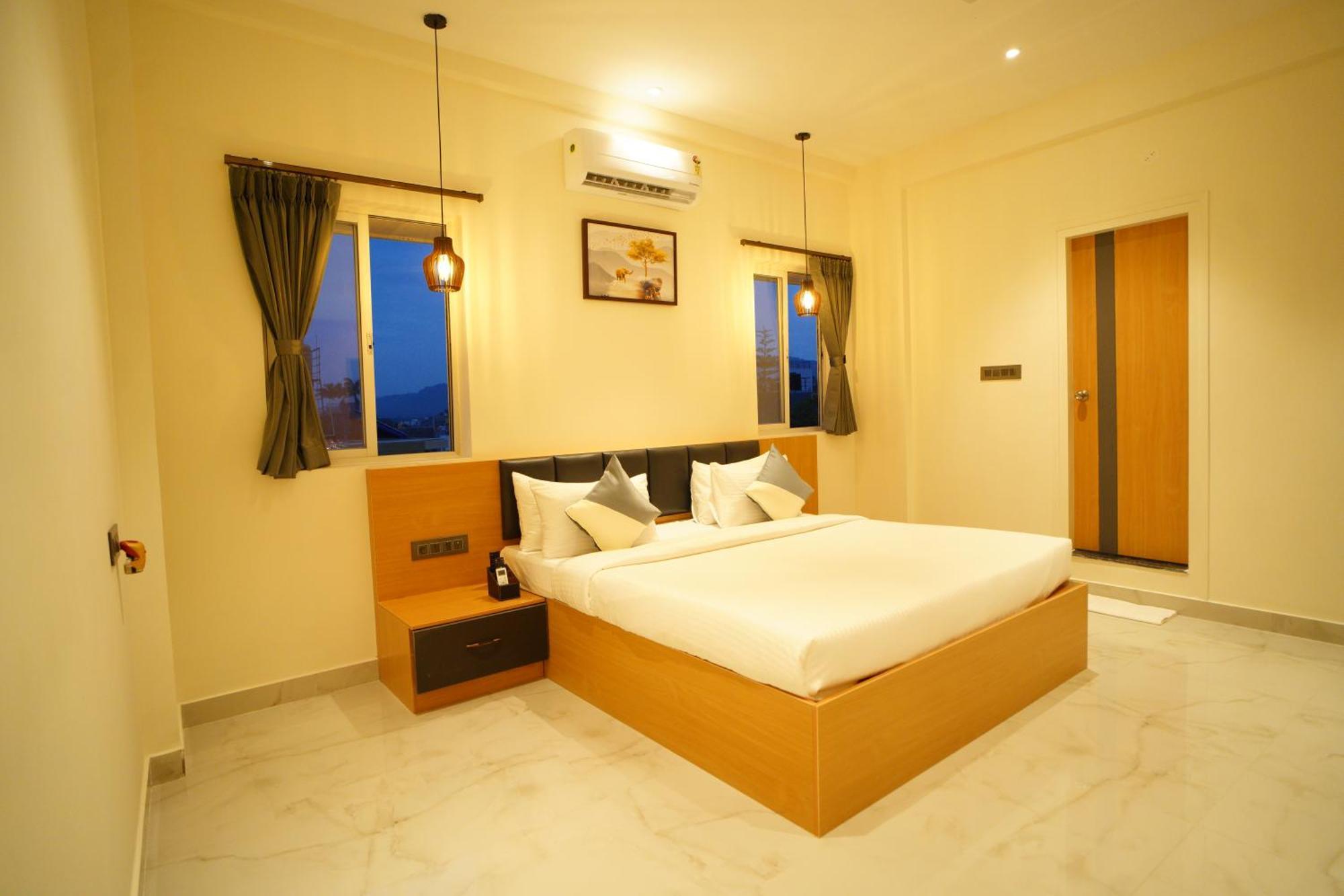 Emerald Urban Comforts 3* Mysore