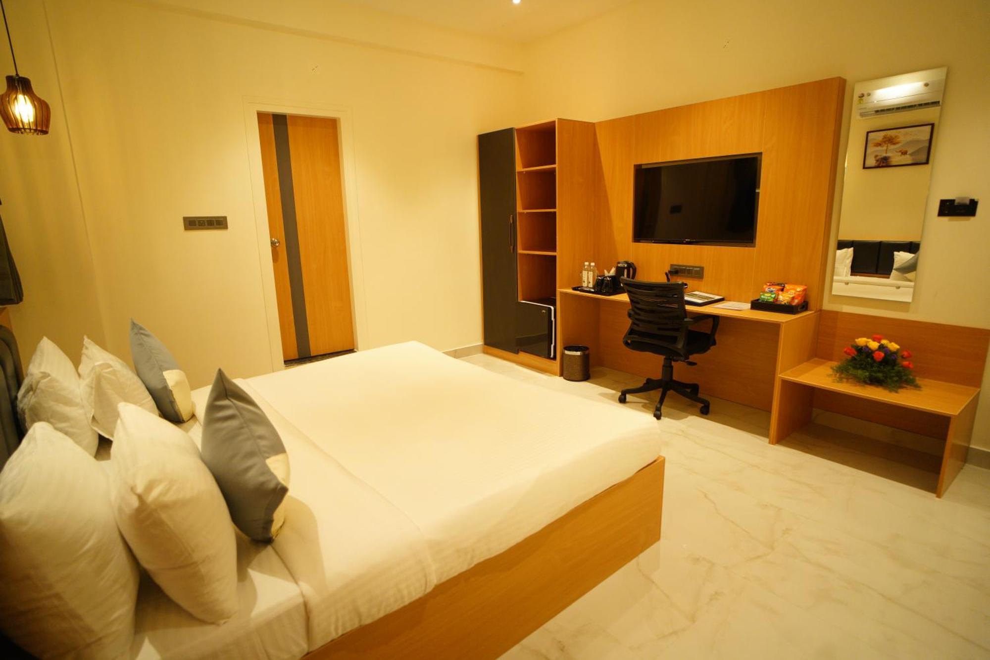 Emerald Urban Comforts 3*