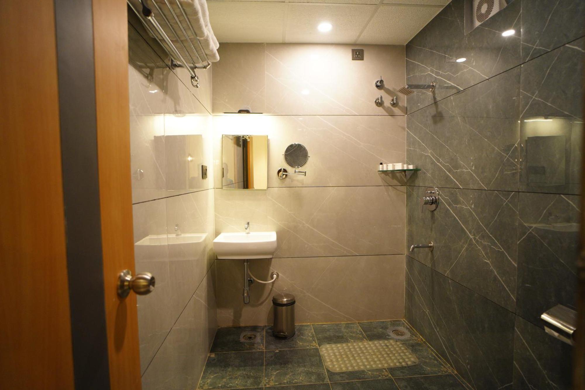 Emerald Urban Comforts 3*
