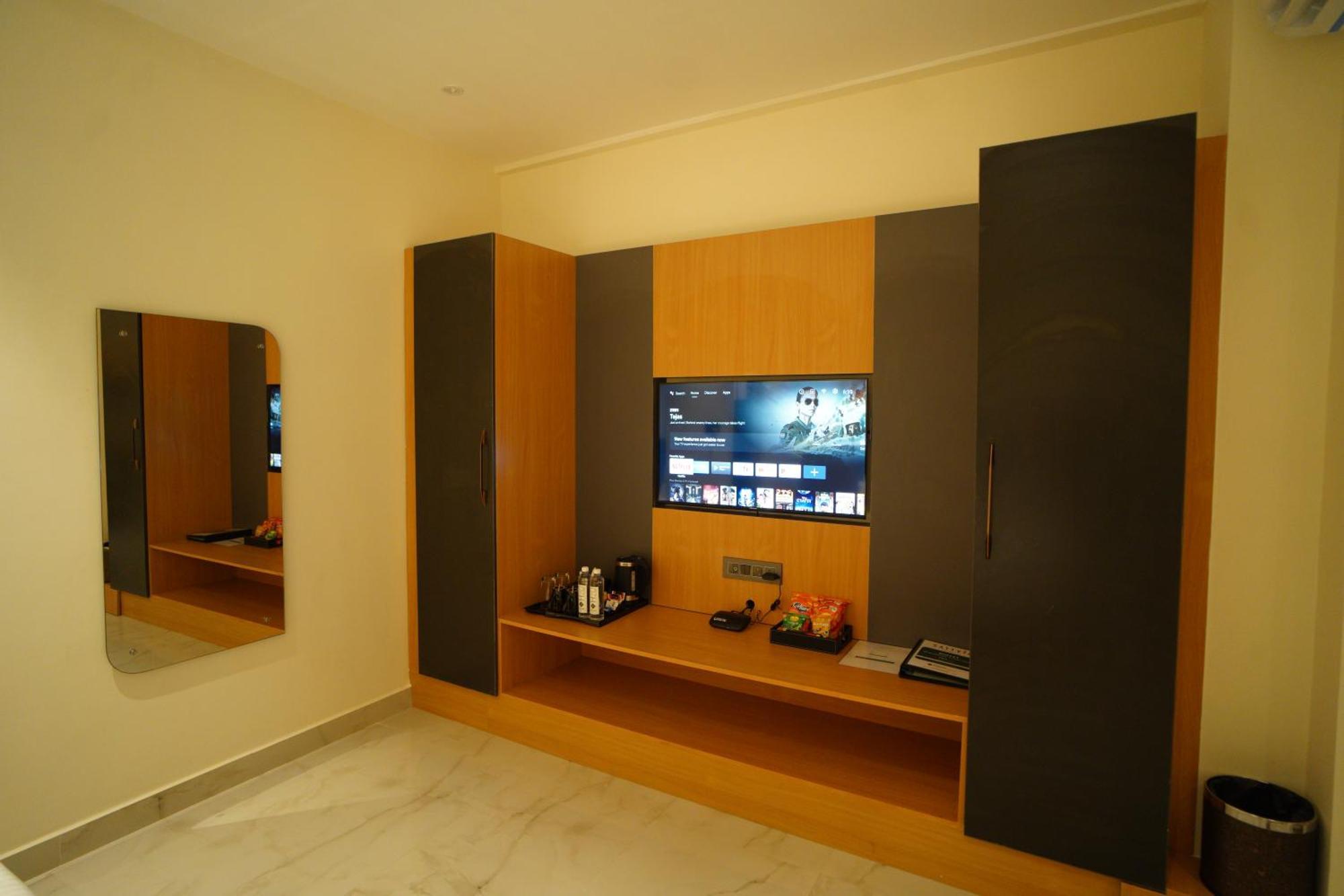 Hotel Emerald Urban Comforts