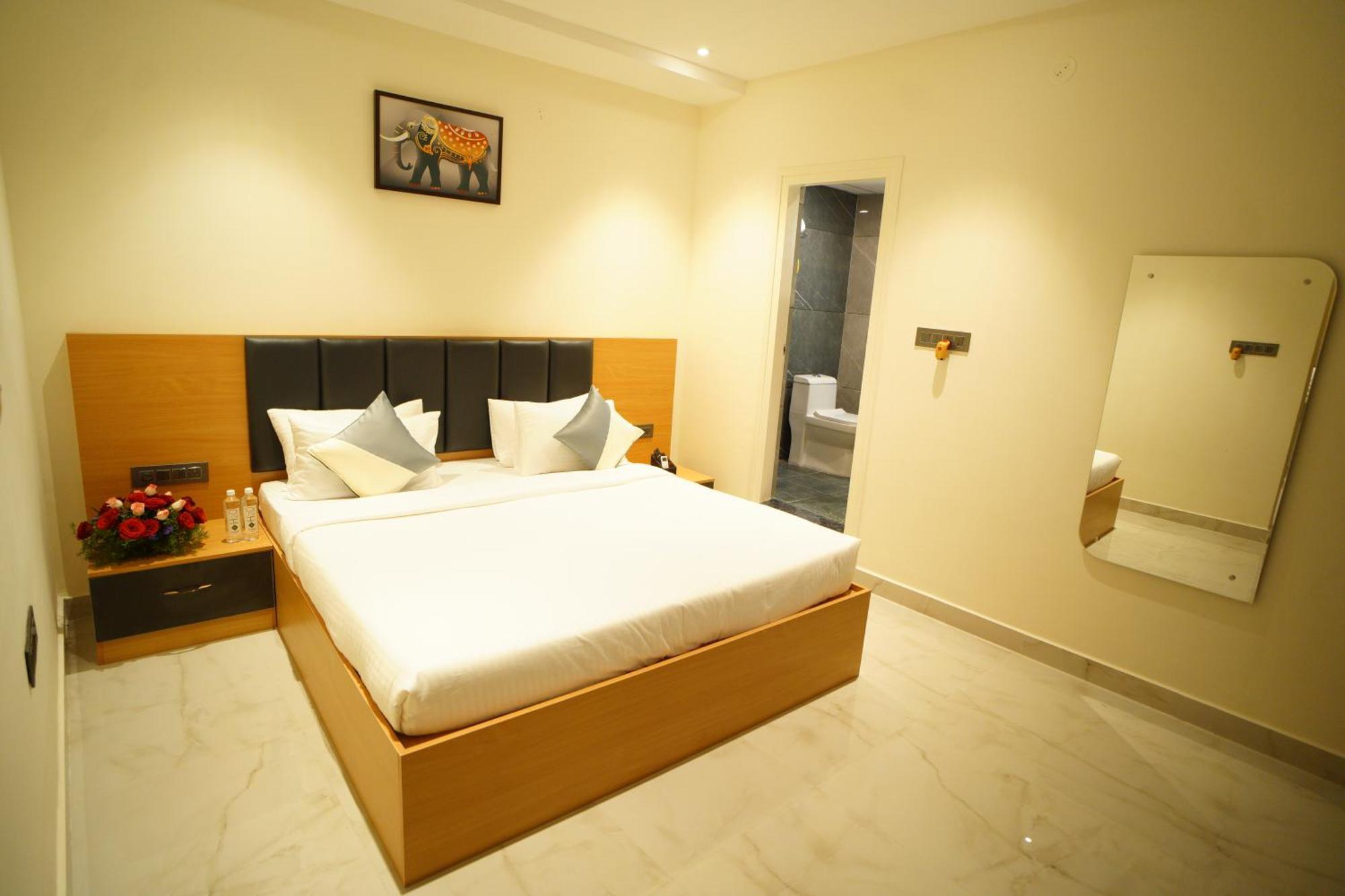 Emerald Urban Comforts 3* Mysore